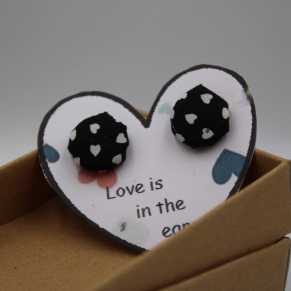 Love is in the ear - Image 9